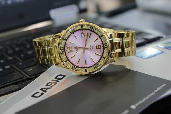 đồng hồ Casio nữ dây kim loại