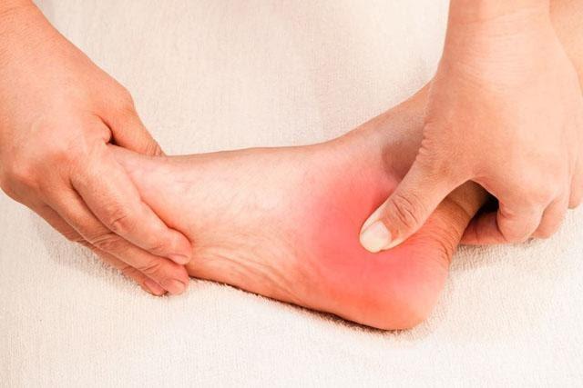 Cách massage trị đau gót chân